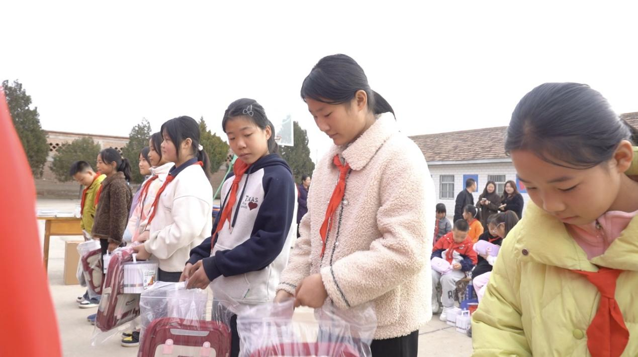 融诚汇2016年：爱心照亮贫困山区小学之路